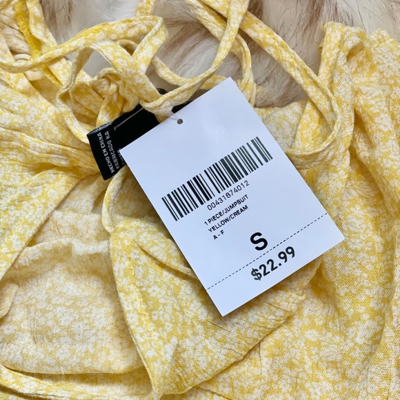 NWT Forever 21 Yellow Women's Summer Romper Size Small - Picture 2 of 6